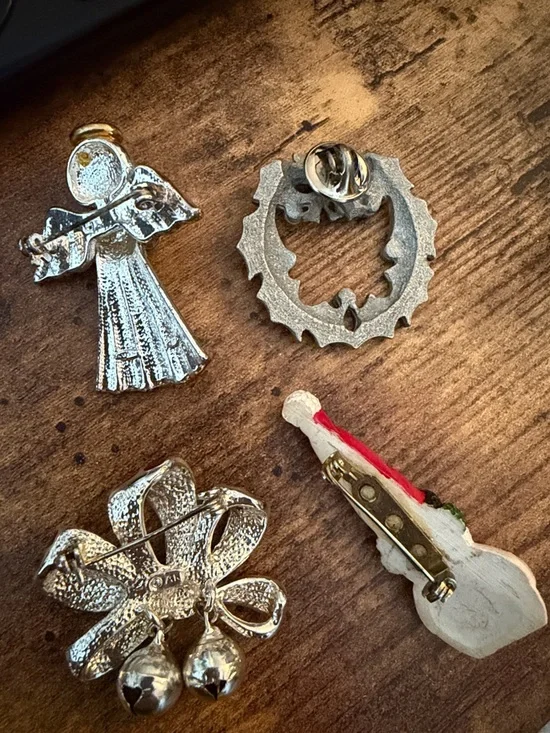 Set of FOUR Christmas/holiday themed pins - Picture 2 of 6